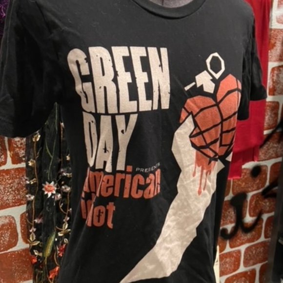 Graphic Band Tee - Picture 2 of 4